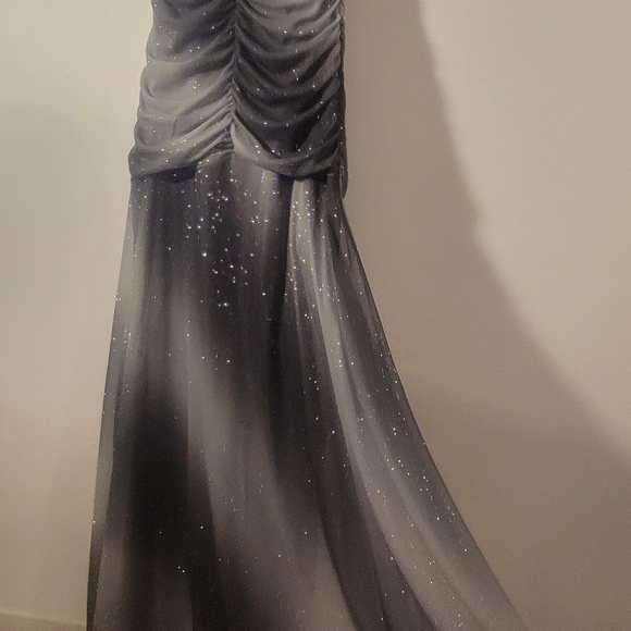 Silver/gray long evening dress - Picture 3 of 7
